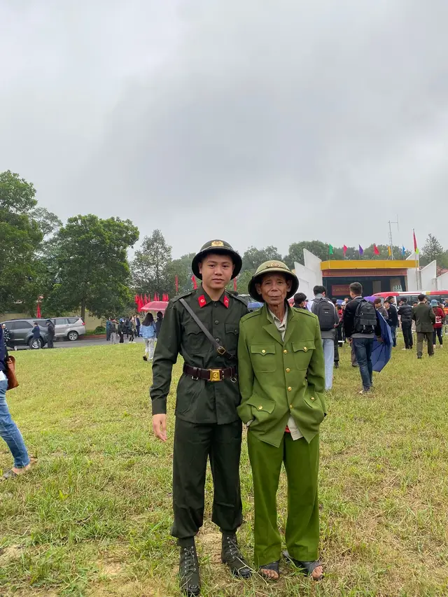 Ngày con đi có Bố tiễn  Lúc con về chỉ mình con😞 con mất bố rồi bố oi😞từ nay con không được nghe tiếng của bố , không được thấy tấm thân gầy và hình giáng quen thuộc ấy nữa rồi😞🖤 