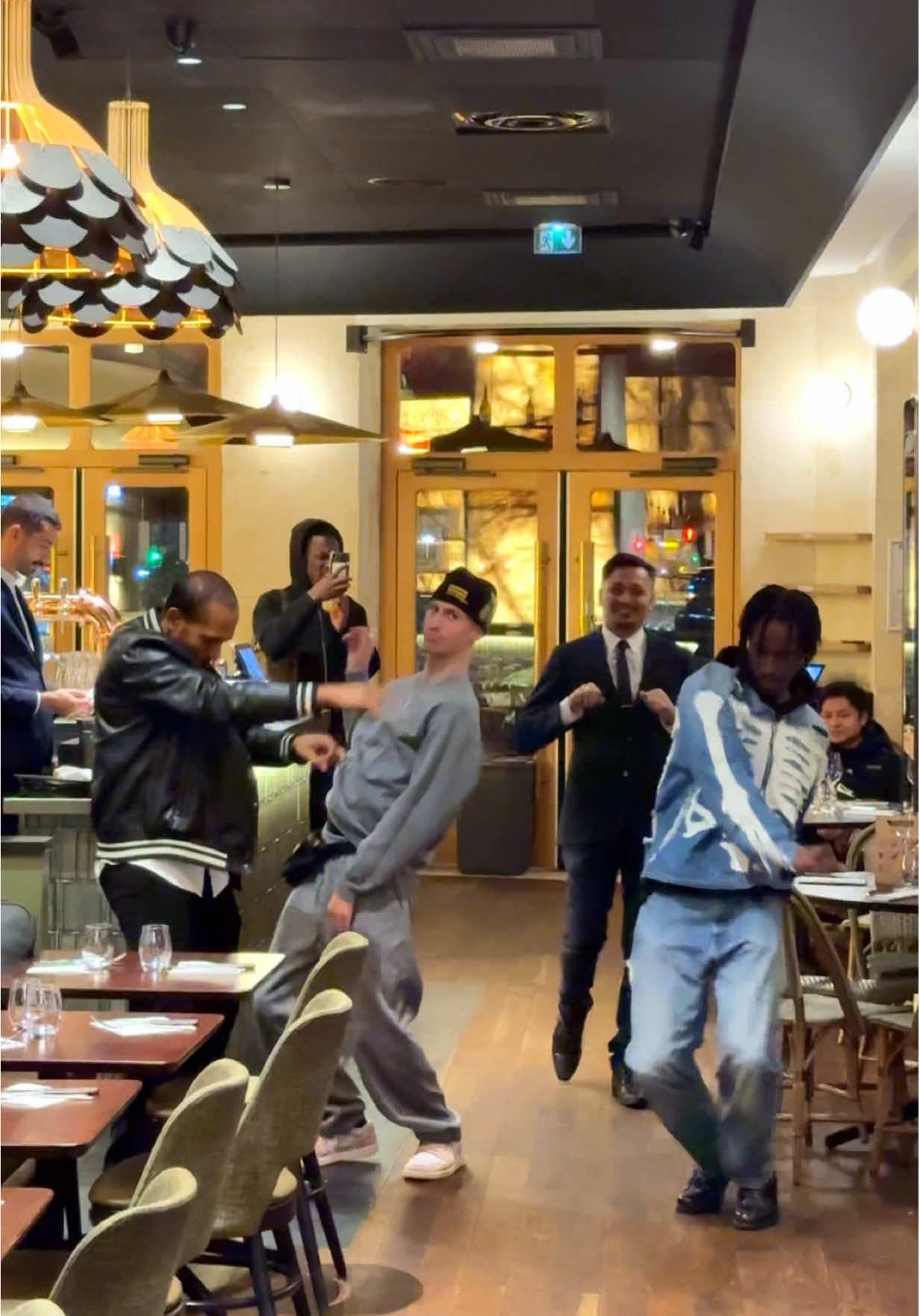 Ce genre de personnel 😂✨🙏🏾 @Black.angus.restaurant 