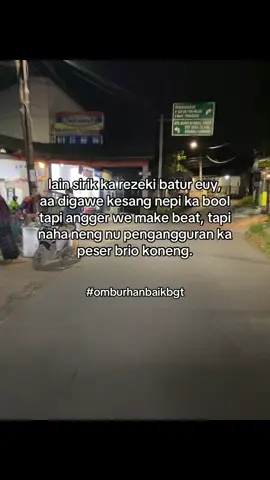 nungguan si bapak ngajual taneuh 2karung ke meuli brio nya