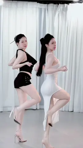 Dalas ko biết còn mưa ko mà Hanoi  còn mưa lắm🌧️ Mưa trong lòng!!!! Niềm vui nho nhỏ của tui sau giờ tan ca👩🏻‍💻 iu e bé giáo@Quách Ngọc Anh của tui😘 (Dc : Anh Phi) #dbar #dalathomnayconmuakhongem 