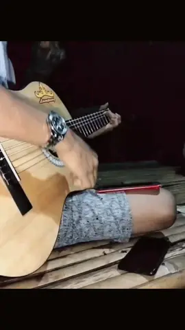 Lihatlah aku disini 😌 #VoiceEffects #terendaplaraku #naff #covergitar #fyp 