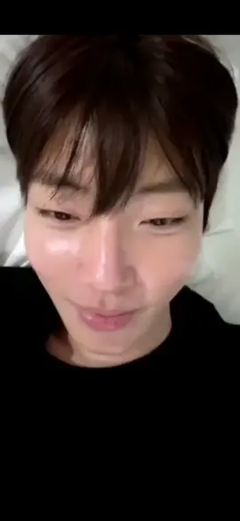 HWANG IN YOUP  LIVE HIAND 10 NOV   Como estuvo tu celebración?? 🥰🥰❤  se ve cansado .. gracias por regalarnos tu tiempo #hwanginyeop #HIAND #황인엽 #황인엽사랑해 #황인엽겉차속따 