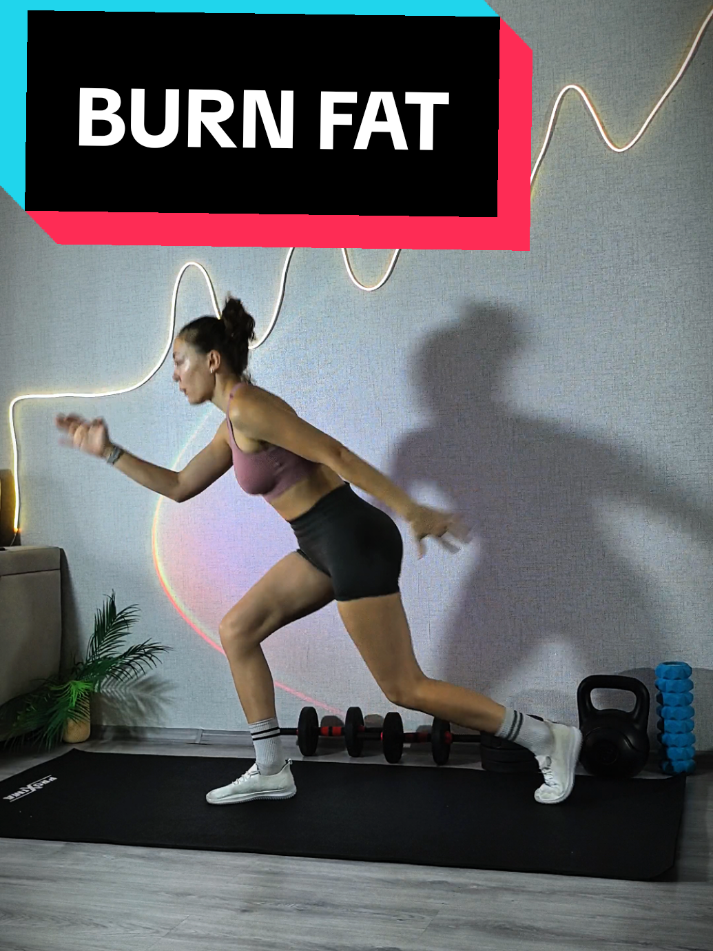 Burn fat 🔥 4 minutes tabata workout 8 exercise 20 second world 10 second rest Do 3-6 rounds #workoutroutine #fatburningworkouts #Fitness #motivation #cardioworkout 