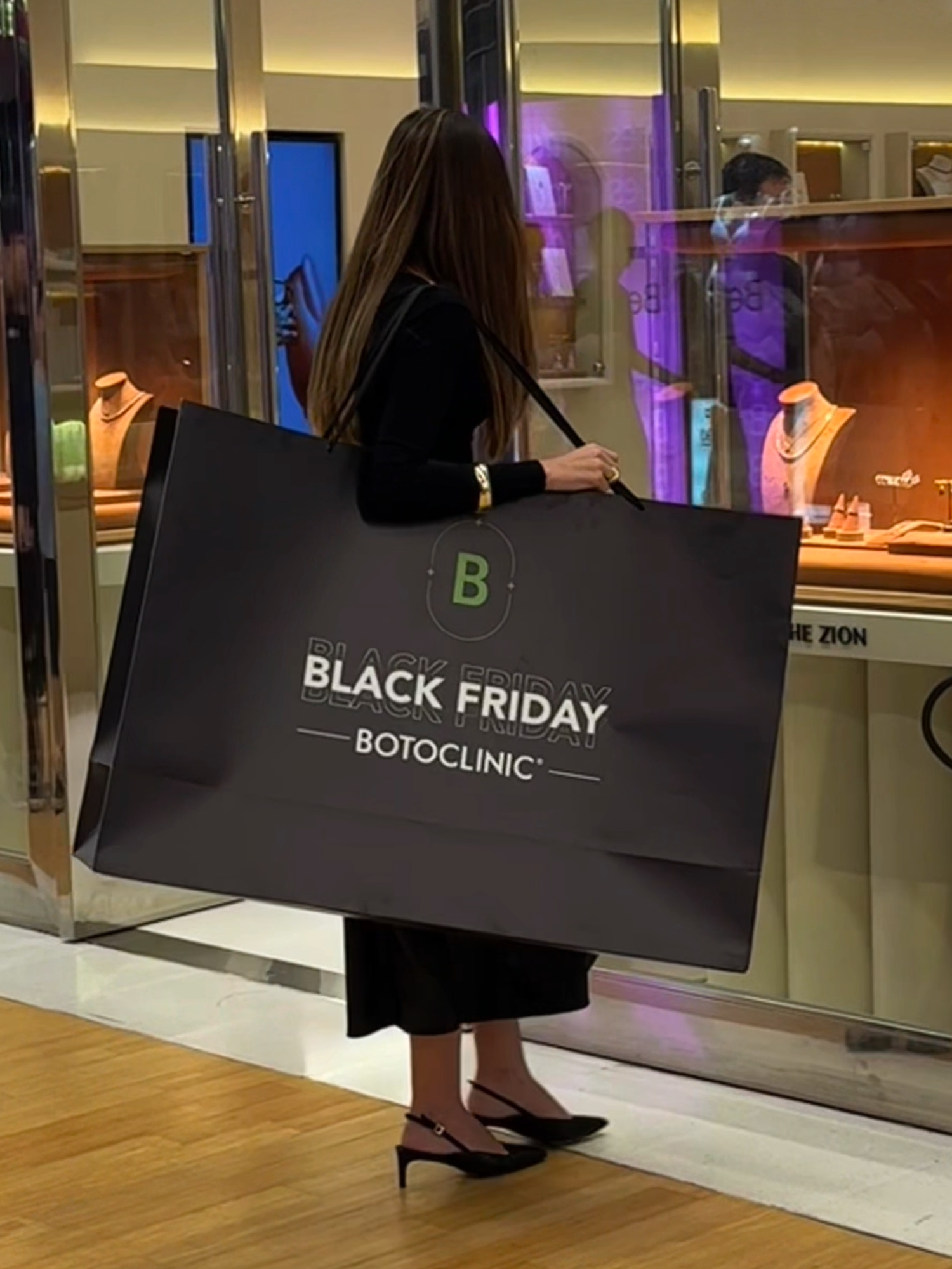 Fala sério: o tamanho da sacola tem que ser do tamanho do desconto, não é mesmo?😍🚨 Qual será a próxima parada da nossa BigSacola de descontão? Deem seus palpites! #Botoclinic​ #blackfriday