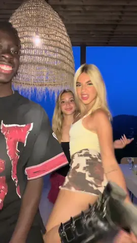 #trending #darkskinmen #snowbunny #blondes #❄️🐰 