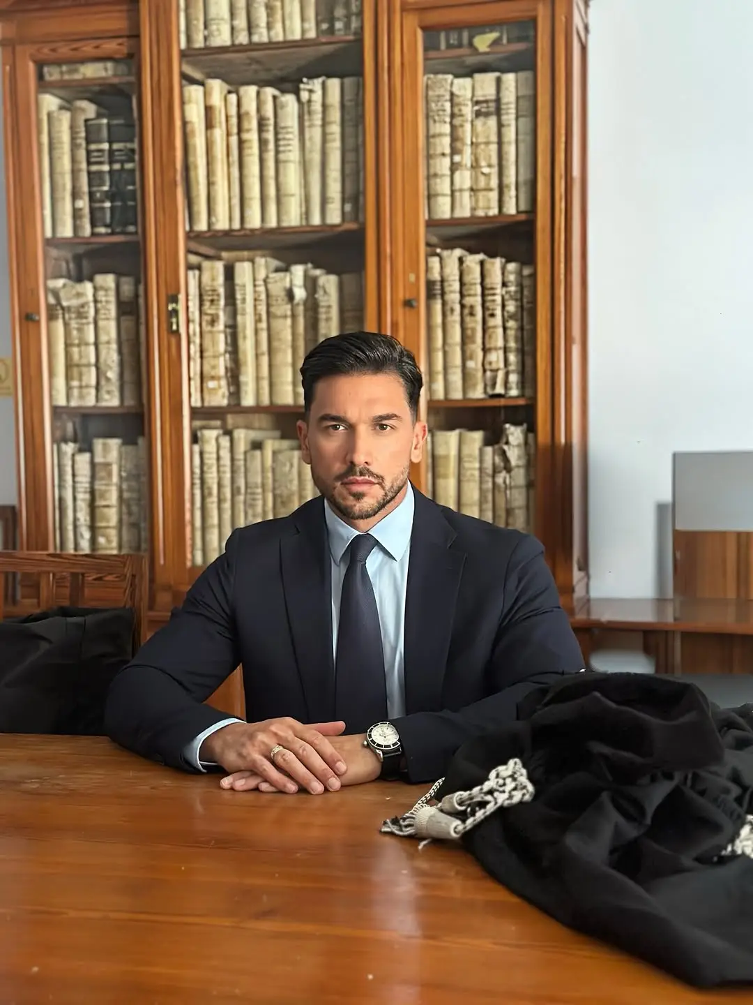 Nom: Glodi  Prénom: Karim Age  : 37 ans Pays : Belgique  Ville : Bruxelles  Profession : Kinésithérapeute Situation : Célibataire Taille : 1m78 Centres d’intérêt : Voyage, Sport, cinéma, animaux, randonnées Description :  Dynamique et bienveillant, Il est quelqu’un de simple et à l’écoute. Le sport fait partie de sa vie, mais j’aime aussi les soirées tranquilles à deux. Ce qu’il recherche : Une femme naturelle, qui sait ce qu’elle veut, pour partager des moments authentiques. #dating #rencontre #celibataire #tendencia #relationserieuse 