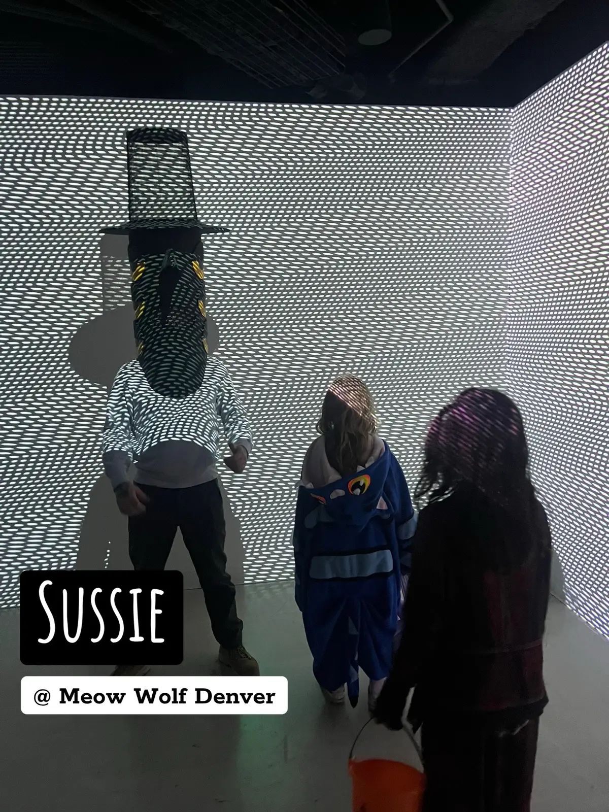 Last batch of Sussie costume pics from Halloween 🎃 🐦‍⬛ These were taken at Meow Wolf Denver’s trick-or-treat event. #Sussie #HalloweenCostumes #MeowWolfDenver 