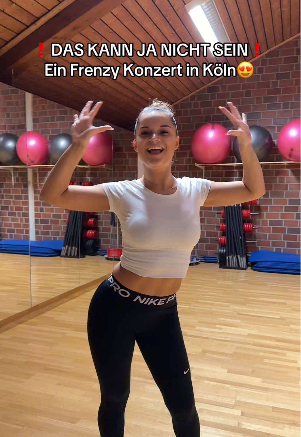 Ich hoffe sie sieht es❤️ Ein Traum der wahr werden würde🥹 🎤✨ @FRENZY⚡️ #foryoupage#fyp#viral#frenzy#fy 