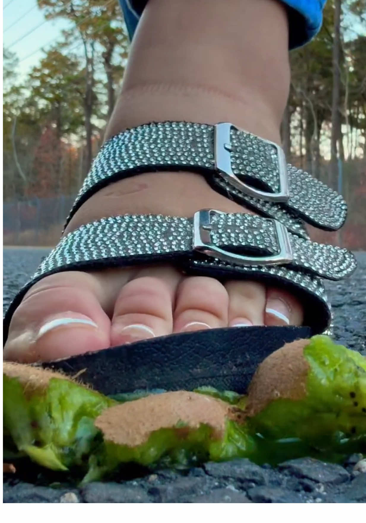 Kiwi crush 😍🥝🦶