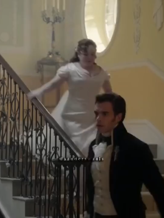 Esta canción y esta escena… matrimonio. #lux #rosalia #album @rosalia