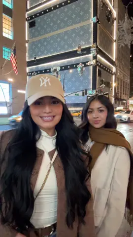 Nothing like NEW YORK!🔒✨ #louisvuitton #newyorkcity #nyc @Lizeth Aguirre 