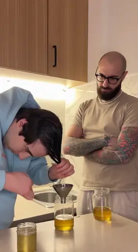 Olio degli sburrati#twitch #perte #fyp #foryoupage❤️❤️ #parati @Peshow @TheRealMarzaa @manu @GrenBaud credit:@CAOSAI 