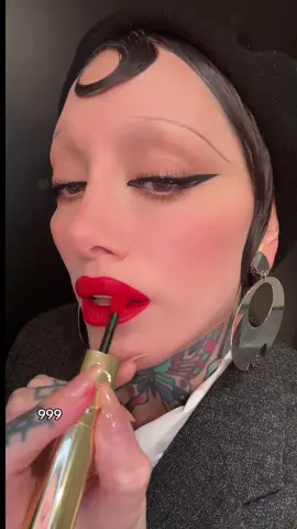 @Diorbeauty Rouge Dior Sequin Liquid Duo✨ apply, let dry, then pinch the lips together to reveal the glitz! Top with the gloss to shine! @diorbeautylovers  #diorholiday #diorlook  #diormakeup 