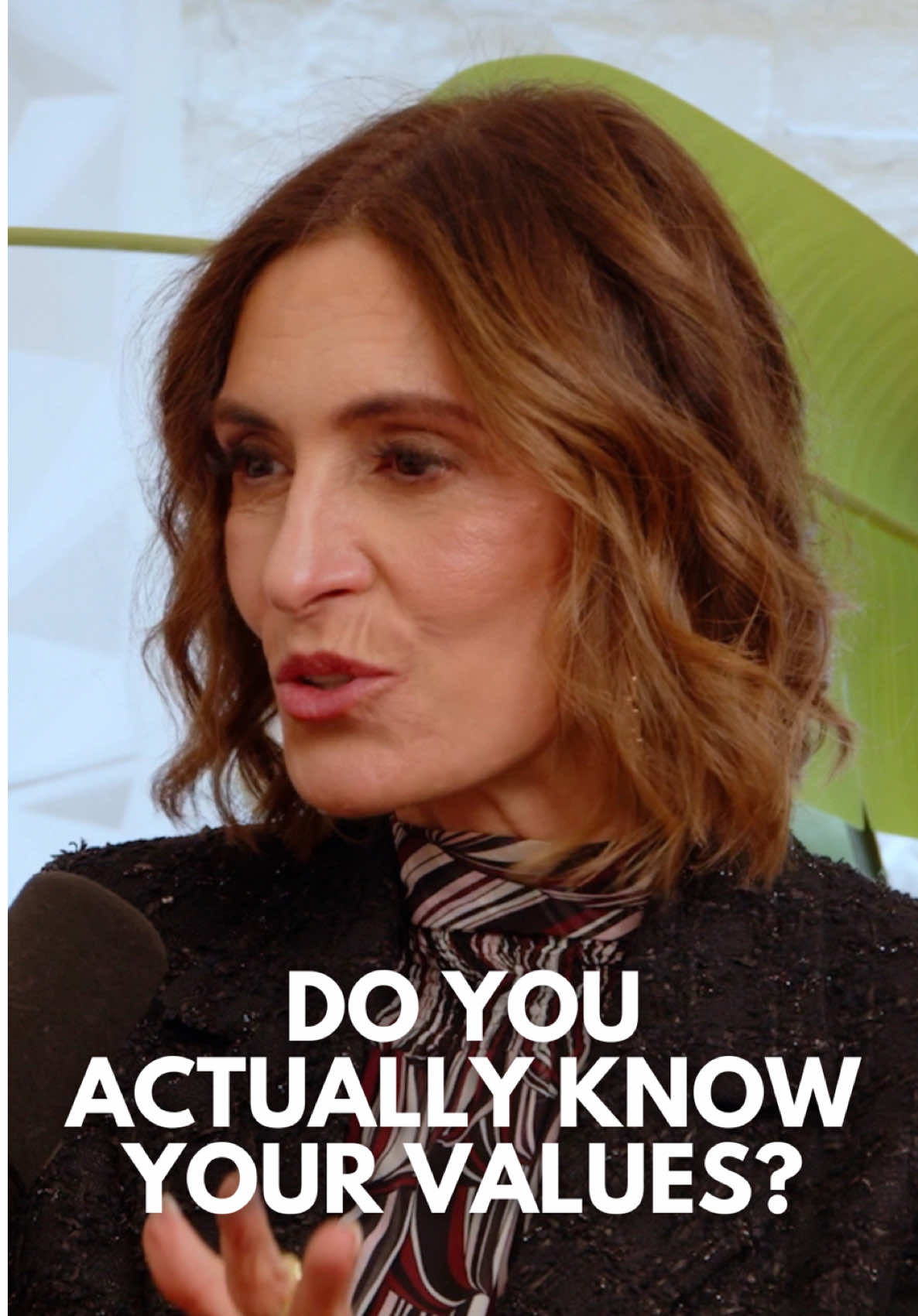 how to find and live your purpose (!!) with the incredible @Suzy Welch 🙏🏼 full episode at the link in bio 🎙️ #values #valuesmatter #purposedriven #purposedrivenlife #becomingyou