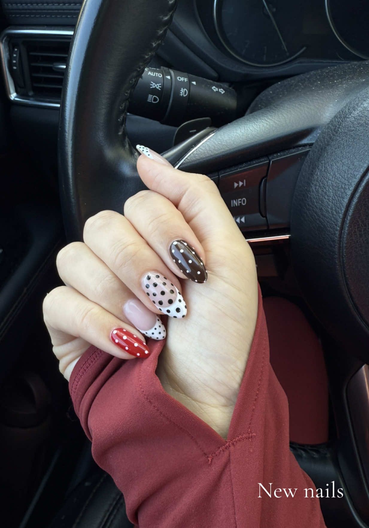 November nails!! #nailtransition #nailtrends #naildesigns #nailsart #nailinspo 