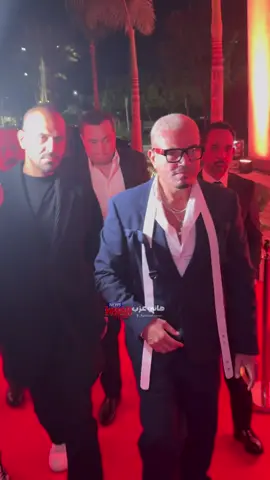 مفاجأة.. الهضبة #عمرو_دياب في عرض #السلم_والثعبان٢