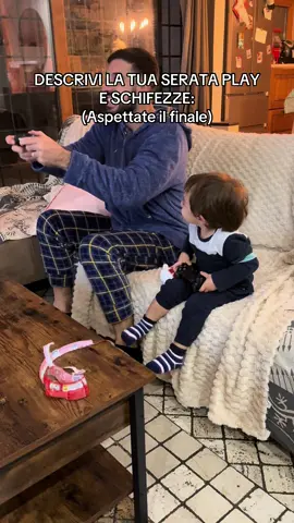 E LA VOSTRA???  . . . . #famiglia #couplegoals #funnymoments #funnytiktok #funnyvideos 