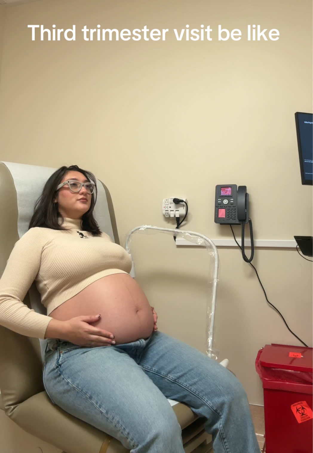 I’m waiting for the doctor longer than my visits with her 😂😭 #thirdtrimesterbelike #lasttrimester #pregnancytok #33weekspregant 