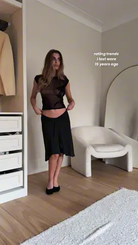 15 year old me would have lived for the black trousers 🥲🖤 trying @MOTEL 👏 #ukfashion #motel #lowrise 