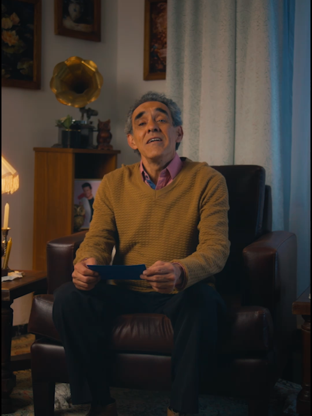 ¿Por qué mis papás aplauden de noche? 😅 #enchufetv #TioBorracho #consejos