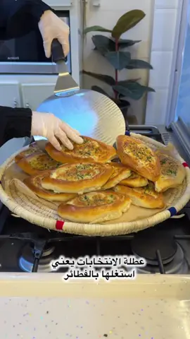 شلونها🤭هسه شنو تنتخبوني لولا😜😁 لاتنسين المتابعة والايك والحفظ والمشاركة من ايدج الحلوة حتى استمر وياج😘 فطائر بالجبن  مقادير العجينة// مقادير 6 كوب طحين بهذا الحجم من الكوب الموضح بالريل ويعادل كيلو طحين تردين نصف الكمية كلشي اخذي منه النصف واشتغلي  6كوب طحين ملعقتين خمرة ملعقتين سكر 4ملاعق حليب بودرة ملعقتين مليانه زبادي ممكت حتى 4 ملاعق مايأثر وبمكانها ممكن بيضه  ضرف بيكنك باودر يعادل ملعقة طعام اقل هم ميأثر واني هنا استخدمت كيس كامل رشة ملح  نصف كوب زيت كوبين مي دافي ممكن اكثر اقل حسب نوع الطحين فنضيف بالتدريج طريقة العمل// نخلط الخميرة والسكر ونصف من المي نضيف الروبه والحليب البودرة ونخلط نضيف الطحين والبيكنك باودر ورشة ملح ونعجن ونضيف بقية المي بالتدريج شفتي تحتاج اكثر من كوبين ضيفي الى ان تنلم بيدج وهسه ابدي ضيفي الزيت واعجني الى ان تصير مثل ما موضحة بالفيد✅ نتركها ساعه تختمر ونشتغل بيها  واذا الجو بارد تحتاج وقت اكثر✅ الحشوة جبن وكرفس وحبة سودة طريقة التشكيل موضحة بالريل بعد التشكيل تنترك يتضاعف حجمها بعدها ندهنها بيض وندخلها للفرن مسخن مسبقا ع نار عاليه اسفل واعلى ومن تدخليها للفرن نصي الفوك  تاخذ ربع ساعه تجهز ويا استكان جاي لا تنسين😜 #فطائر #معجناتي #مخبوزاتي #مخبوزات 