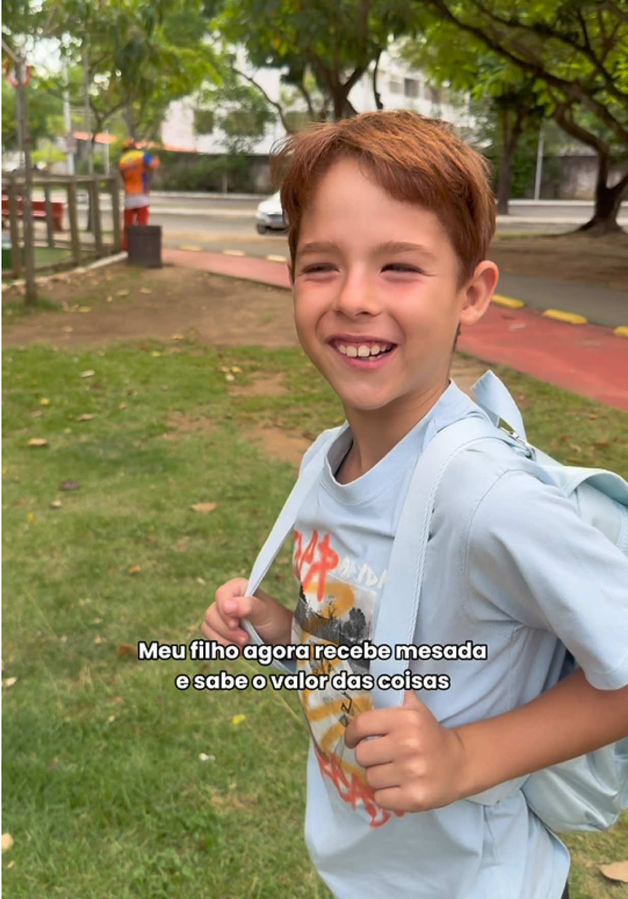 “Eu não vou gastar NADAAAAAA” HAHHAHHAHAHAHAH  Juroooo, levei ele na pracinha sem intenção de filmar mas zero condições 😂😂😂😂😂 O pedido no final 🤌🏻🤏🏻 . . . #filho #maedemenino #educacaofinanceira #mesada #omeninodamesada   