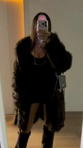 ma fourrure vient de chez @Maison Hiver 🤎🤎 #fyp #playback #ootds #viral #TikTokFashion 