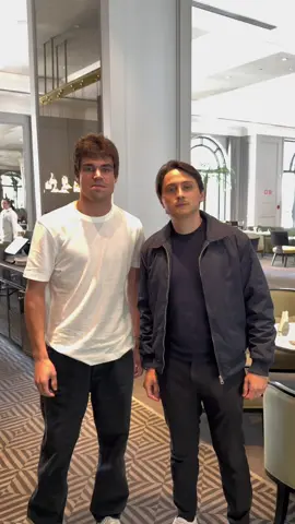 Tentei abraçar ele pra foto kkkkkk