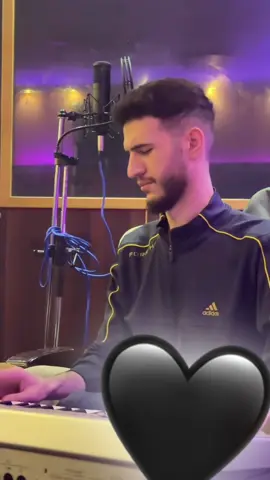 اي حاجة من ريحته شايلها😅❤️‍🔥🎹 #مهى_فتوني #اورغ 