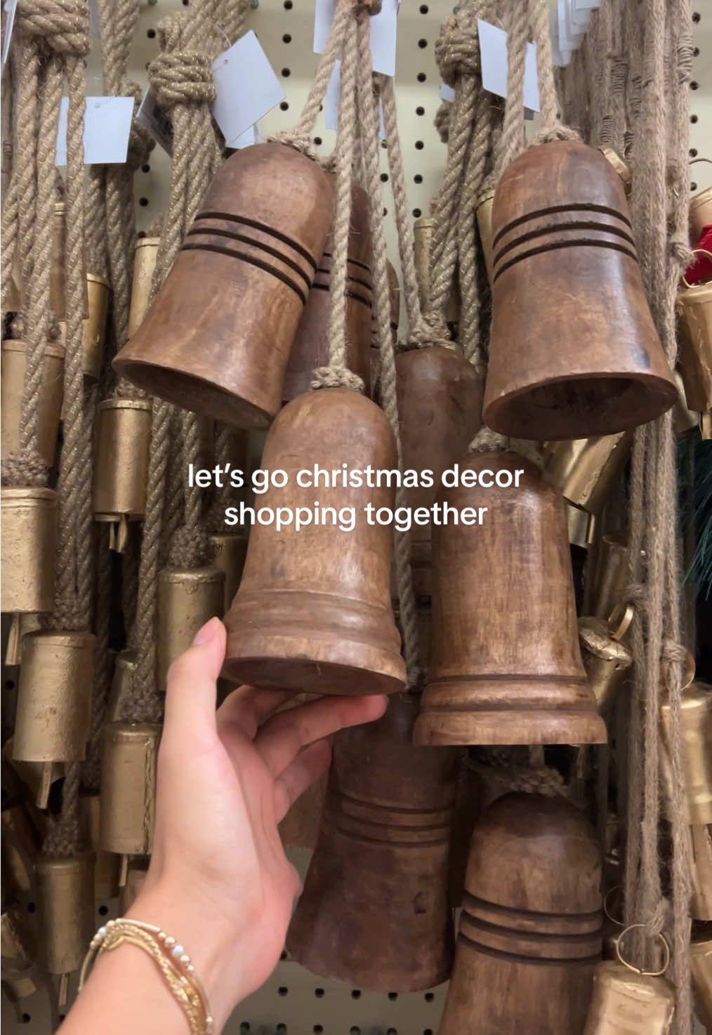 this was a strong first christmas decor shopping trip🥰 #christmasshopping #christmasdecor #vintagechristmas #holidayshopping 