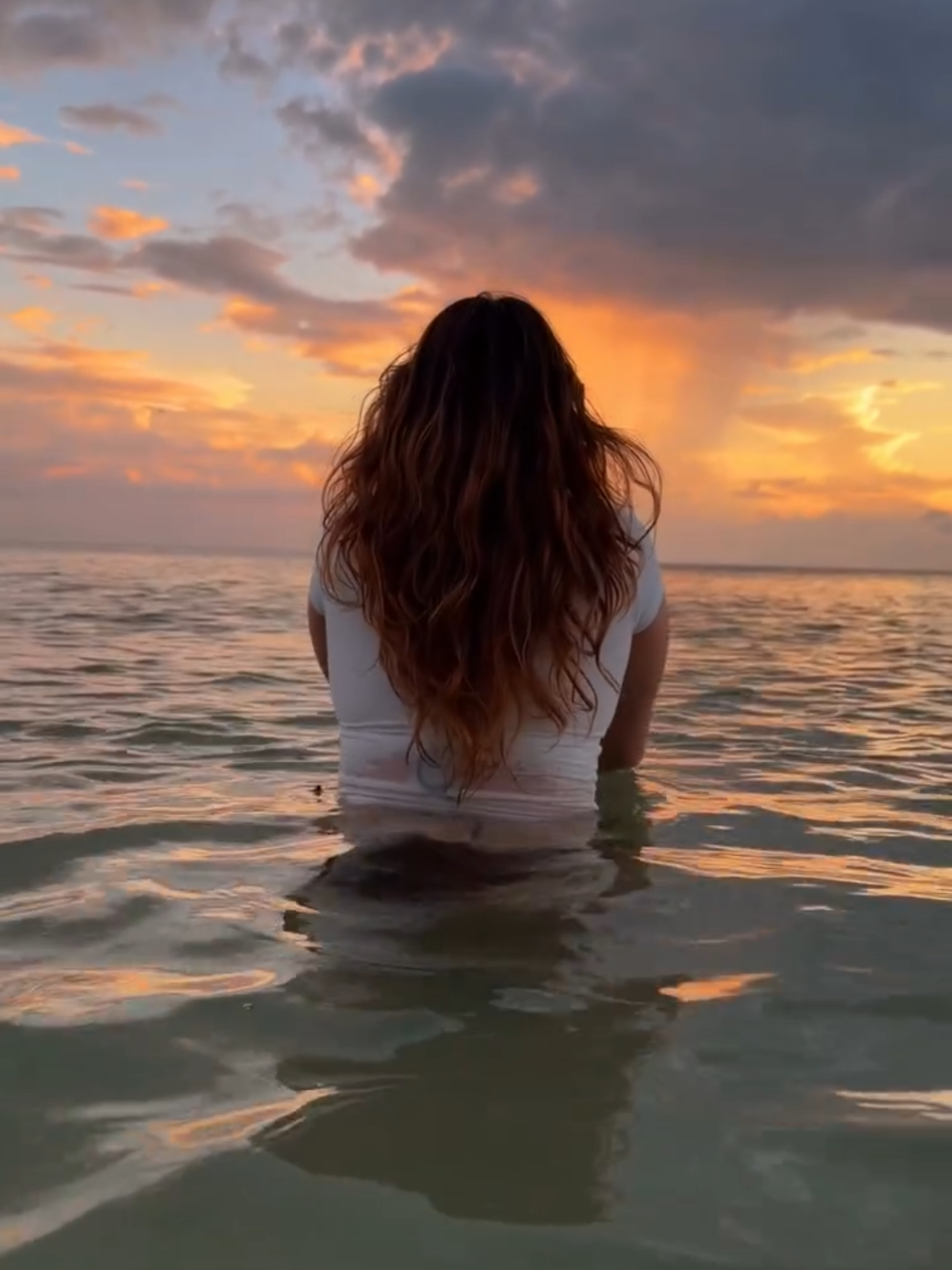 A moment of true peace 🕊️🌅 #sunsetvibes #beachbody #beachsunset #redhead #redhairgirl