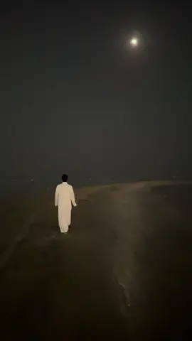 لحضة هواجيس 💆🏻‍♂️❤️ . #الخبر #لايك #البحر #قمرا #ليل 