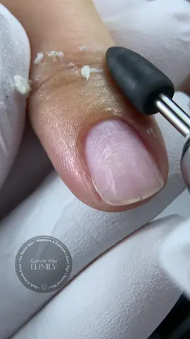 Piel super pulida, humectada e hidratada con nuestra Cera para Manicura Edmily ❤️ Regálate la oportunidad de probarla y quedaras encantada! Disponible nuevamente!  Envios a toda Venezuela 🇻🇪 y Colombia 🇨🇴  #cera #manicurarusa #uñasperfectas #tendencia #manicurista