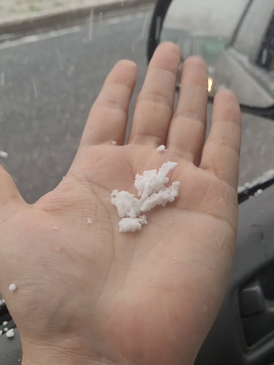 first Kentucky snow of the year! #Kentucky #snow #holidays #cold #snowday 