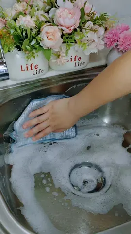 This silver-thread dishcloth makes housework so much easier! It has amazing cleaning power and won't damage the coating. #Dishcloth