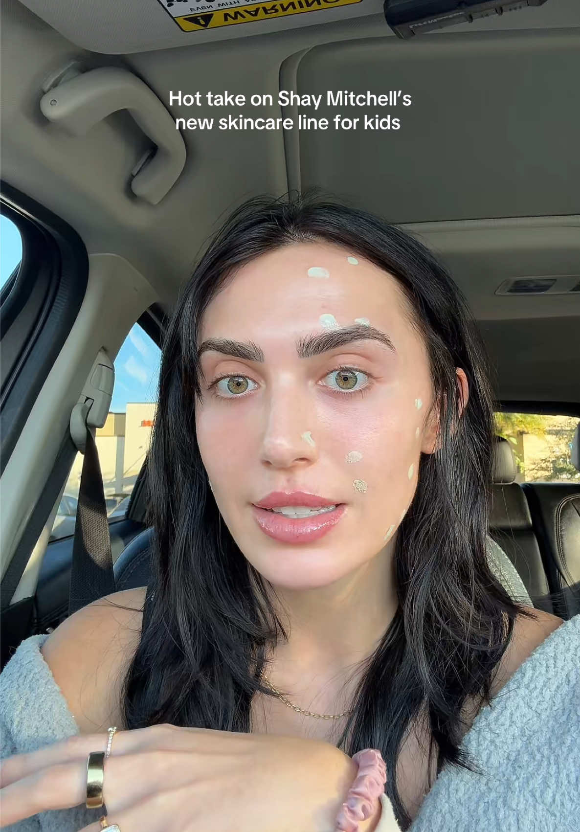 Y’all just aren’t getting it!!!! It’s not skincare for daily use, or for treatment purposes. It’s for fun!!! Little girls love to copy their moms, to play dress up, to play with makeup/skincare, etc. so I think it’s genius to have a brand that allows little girls to safely play around with skincare products that cause zero harm @Shay Mitchell #rini #riniskincare #skincareforkids #shaymitchell #controversial 