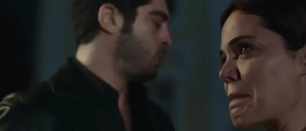 ‏من أقسى ما قد يشعر به الإنسان هو أن يقف مكتوف اليدين، عاجزًا عن مدّ يد العون، أو إحداث تغيير يُبدّل الواقع ، أن يرى الألم أمامه، ويدرك أن قوته لا تسعفه، فيغدو صوته خافتًا وخطواته متعثرة، يصرخ في داخله ألف مرة لكنه لا يُسمع. #اكسبلورexplore #المحتالون #sahtekarlar #burakdeniz #like 