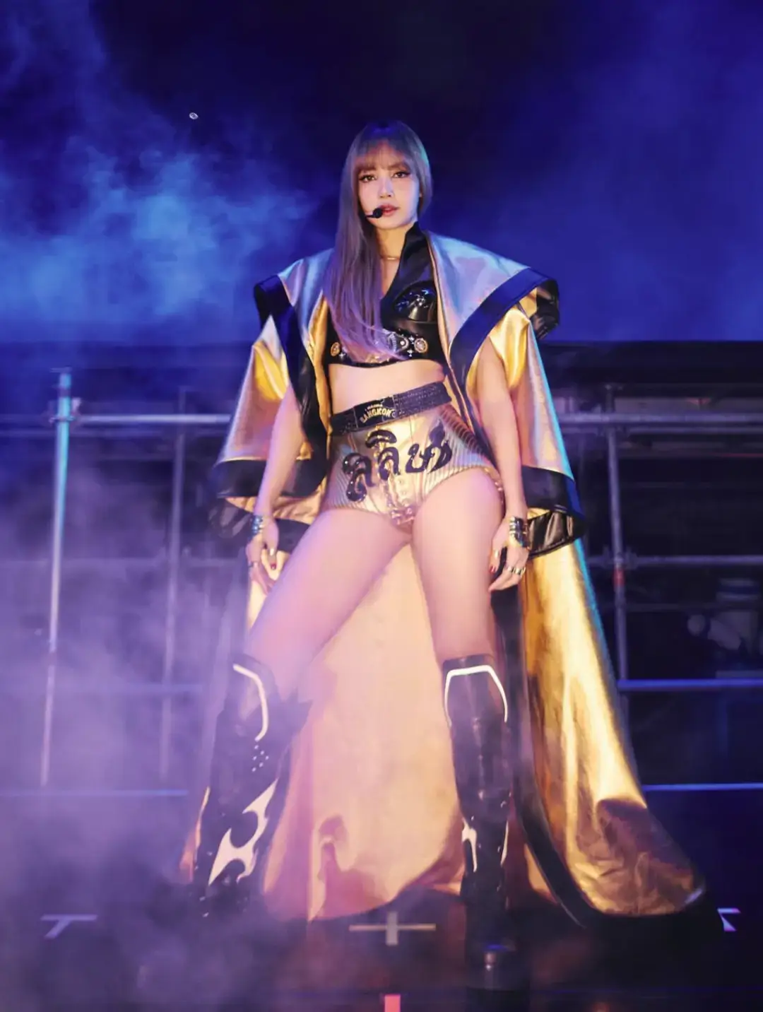 @LISA Lisa in Thailand 🔥💓 the photo at the end haha♥️