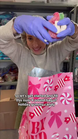 If you like #asmr turn the volume up ⬆️ #rubybond #candy #asmr #candyasmr #pinkaesthetic #christmascandy #sweets #santababy #Foodie #gummycandy 