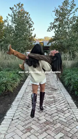 couldn’t do life without her fr 👯‍♀️ @Taylor Olsen @aubree murphy   #princesspolly #bestie #texas #allyouneedislove #event 