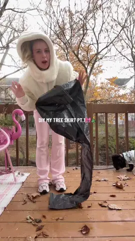 The final result is SO GOOD so trust hahah #pinkchristmas #pinkmas #pinkchristmastree #treeskirt 