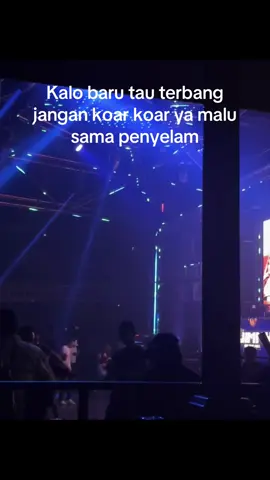 #stasiuntop10surabaya #stasiuntop10🚂  awas pinggir panas🔥