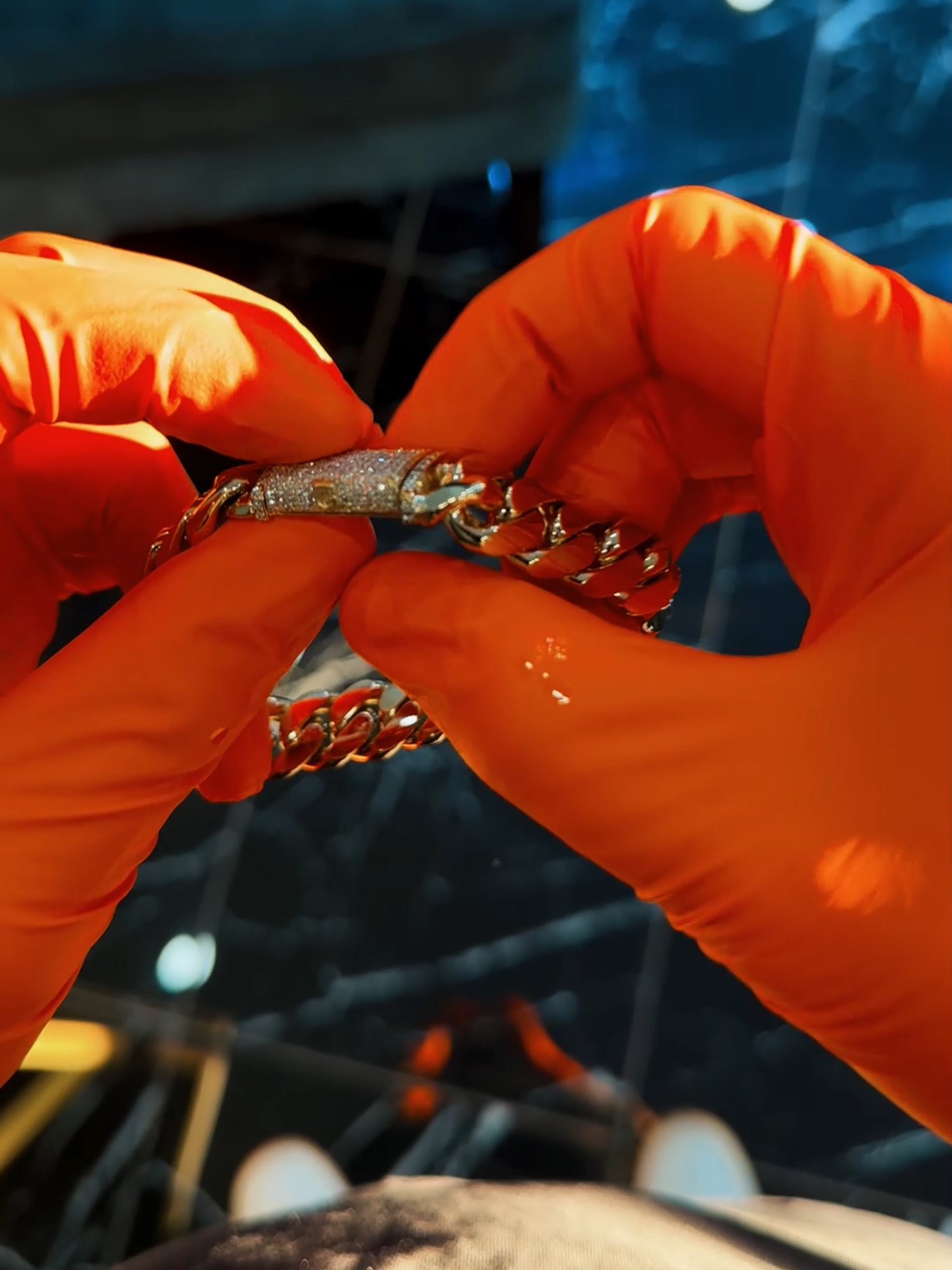 Your jewel as you want it, any width, length and weight ... Financiamiento disponible con o sin crédito Financing available with or without credit -Showroom 📞 407-910-4391 -WhatsApp 📲 321-380-8451 -Whatsapp 2 📲 321-802-0494 -Custom orders 📲 321-900-5179 📌2475 michigan ave, kissimmee fl 34744 . . . .#anillos #anillosdecompromiso #anillosdeoro10 #anillopersonalizado #anillosdematrimonio #cubanlinkchain #cubanlinknecklace #cubanos #goldanddiamonds #goldanddiamondjewelry #luxurylife #watchcollector #diamondwatch #luxurywatch #IcedOut #BlingBling #luxurystyle #timeismoney #hiphop #africa