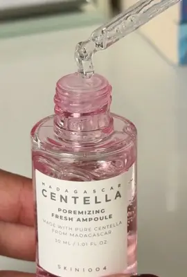 ✨ Centella R Poremizing Fresh Ampoule – Skin1004 (30 ml) 🌿 100 % centella de Madagascar 💧 Hydrate et apaise ✨ Réduit les pores et lisse la peau 💖 Texture fraîche, peau douce et rééquilibrée #centellaskincare #beauty #skincare #viral #pourtoi 