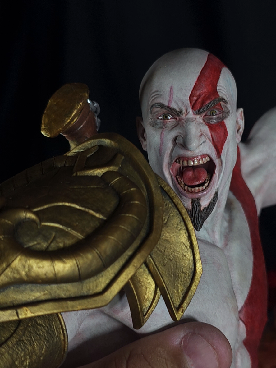 Parte da pintura do Kratos na escala 1/4 🎨 Curte esse tipo de conteúdo? Já segue a página, deixa o like e comenta pra ajudar o perfil a crescer! 🔥🙏 #actionfigures #godofwar #playstation #kratos 