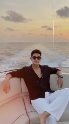 #CapCut #tryဖြစ်နေလို့ဆော့လိုက်ပီနော်😁😁 #SoeMinTun #airport #ငါviewsတွေဘယ်ရောက်🤧 