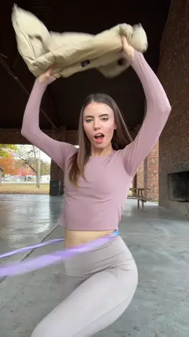 Hula hoop dancing in a puffer jacket is kinda hard😄#foryoupage #dance #hulahoop 