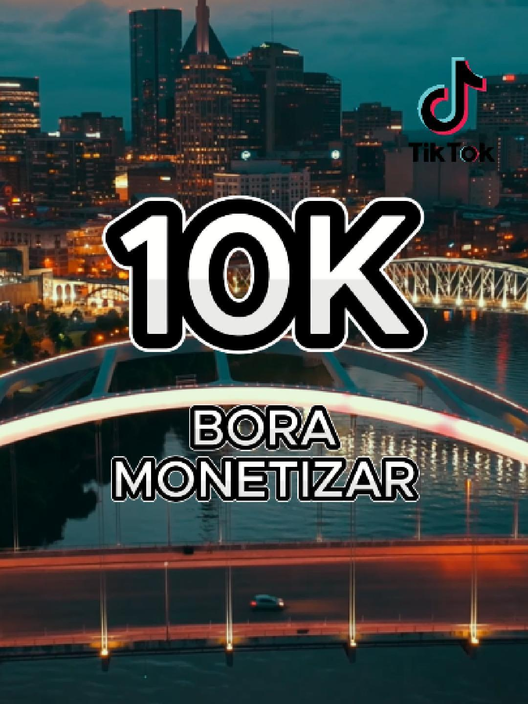 🎸🌆 Nashville, EUA — A Capital Mundial da Música Country 🌆🎸 Descubra Nashville, uma cidade vibrante onde a música dita o ritmo da vida e a cultura sulista se mistura com criatividade e hospitalidade. Neste vídeo, explore um destino cheio de energia, história e sons que ecoam por cada rua. 🎤 Caminhe pela famosa Broadway, repleta de honky-tonks, bares com música ao vivo e luzes de neon que fazem da noite um verdadeiro espetáculo musical. 🏛️ Visite o icônico Country Music Hall of Fame, onde a história dos maiores artistas do gênero ganha vida em exposições emocionantes. 🎶 Explore o lendário Ryman Auditorium, conhecido como o “Carnegie Hall do Sul”, e sinta a atmosfera que inspirou gerações de músicos. 🌳 Passeie pelo charmoso Centennial Park e conheça a impressionante réplica do Partenon, um símbolo único da cidade. 🍗 Saboreie o famoso hot chicken de Nashville e experimente a culinária sulista em restaurantes acolhedores e cheios de personalidade. ✨ Nashville não é apenas um destino — é um show ao ar livre, uma celebração permanente da música, da cultura e do espírito vibrante do Tennessee. #Nashville #Tennessee #MusicCity #CountryMusic #BroadwayNashville #RymanAuditorium #TurismoEUA #MúsicaAoVivo #ViagemDosSonhos #CulturaSulista