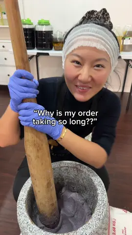 This process makes the bar denser and the ingredients more concentrated! So it lasts longer, foams better, and actually delivers visible results for your skin✨ We literally pound it like mochi 🍡 over 1,700 times! #glowingskin #naturalskincare #acneproneskin #acneskincare #handmadeskincare 