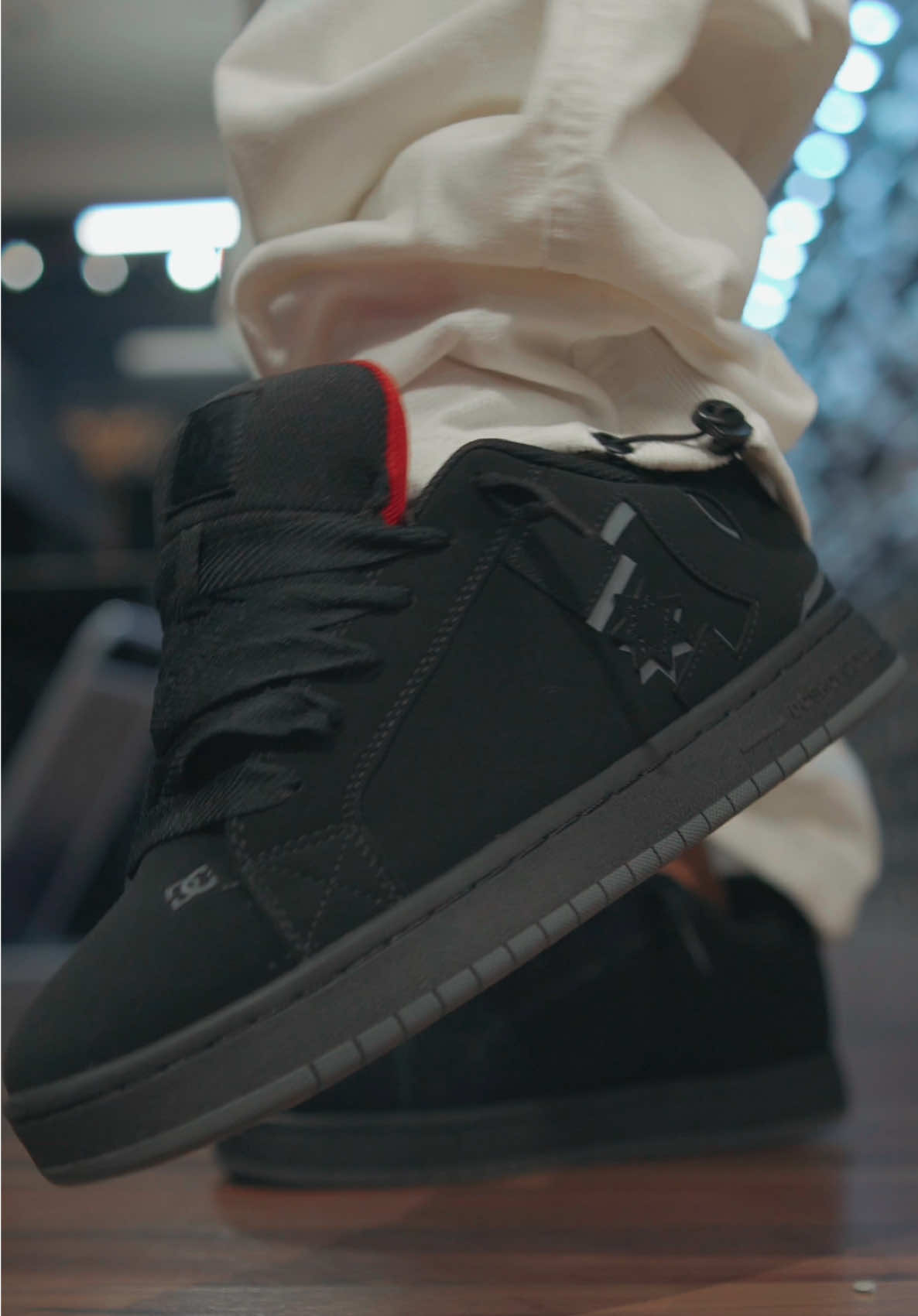 DC  COURT GRAFFIK IMP OG BLACK RED 🔥 Disponível em www.lokalskate.com.br #dcshoes #90s  #shoes  #viral